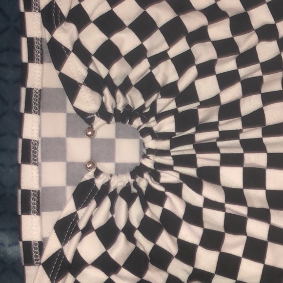 Checkered cropped long sleeve shirt - Picture 2 of 3